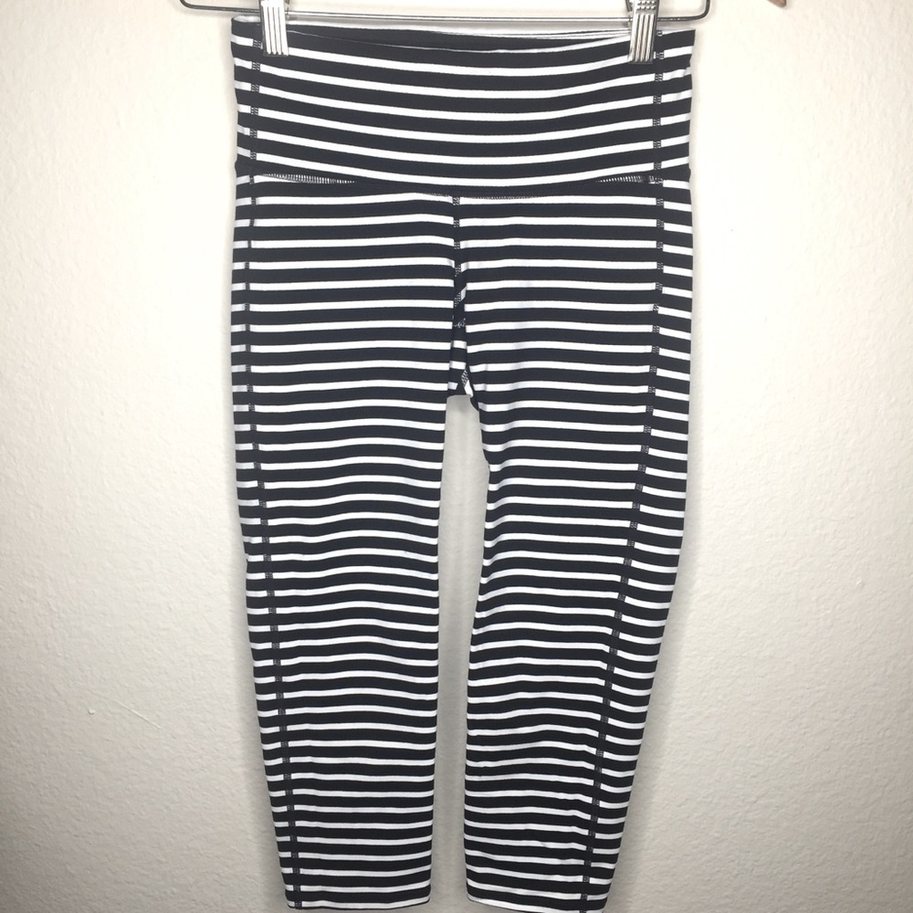 Athleta Chaturanga Striped Leggings Cropped Capri